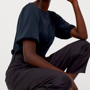 H&M NWT Black Puff-sleeved Top